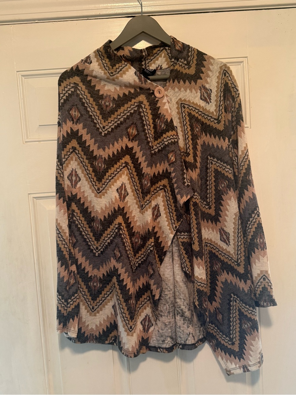 Bobeau Gray and Cream Aztec Knit Cardigan